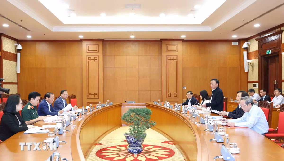 ttxvn-thuong-truc-ban-bi-thu-tran-cam-tu-chu-tri-hop-thuong-truc-tieu-ban-to-chuc-phuc-vu-dai-hoi-xiv-cua-dang-1.jpg