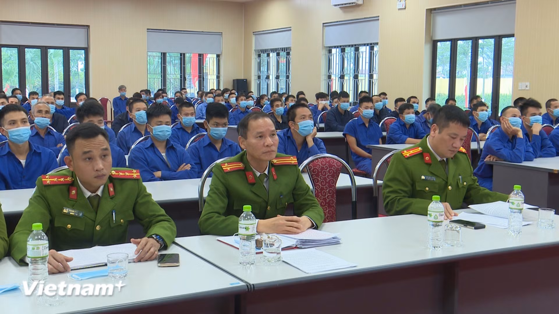 vnp-cac-hoc-vien-tai-co-so-cai-nghien-ma-tuy-nghe-tuyen-truyen-ve-bau-cu.jpg
