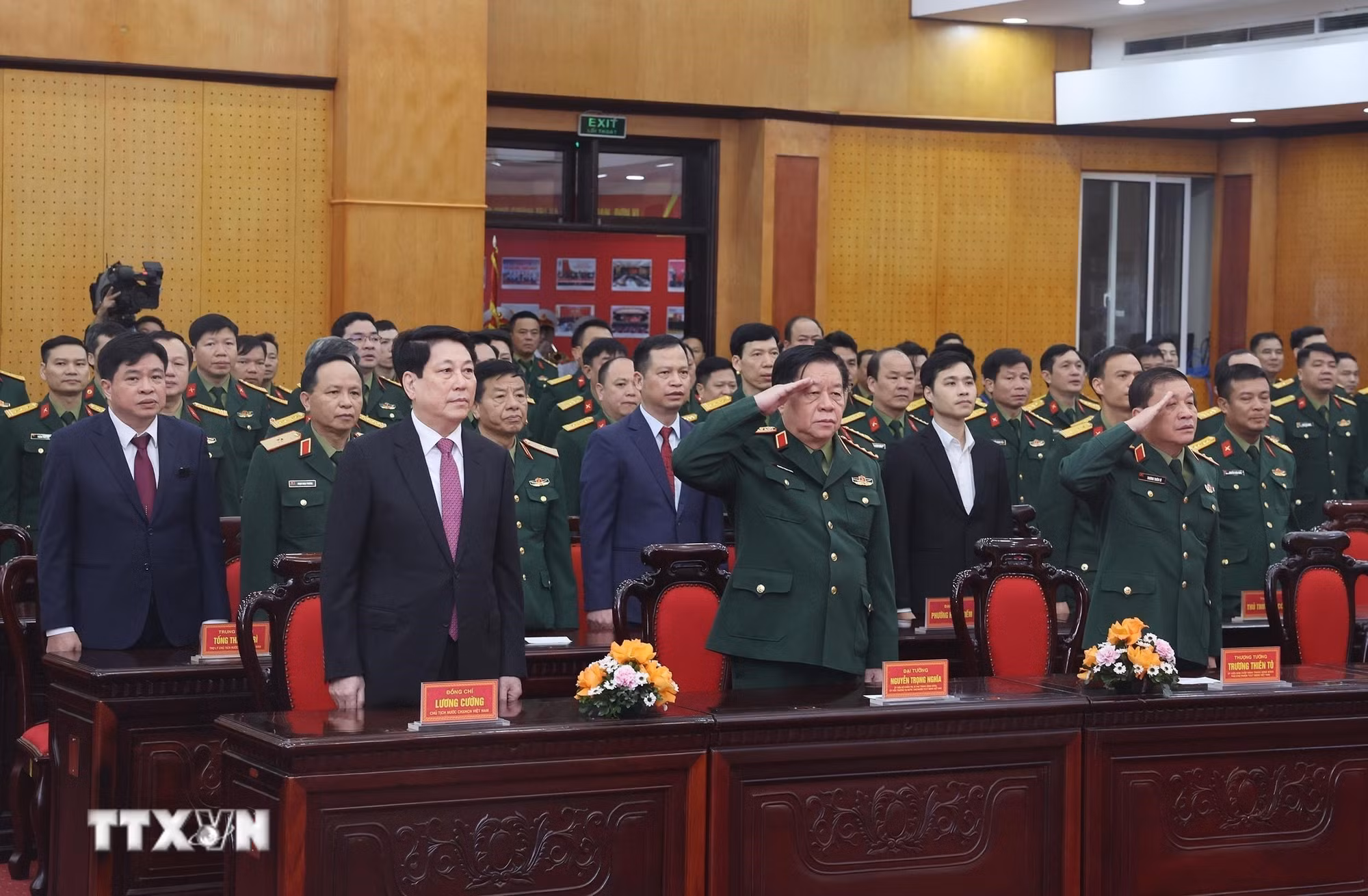 ttxvn-chu-tich-nuoc-luong-cuong-bau-cu-tai-phuong-hoan-kiem-ha-noi-8.jpg