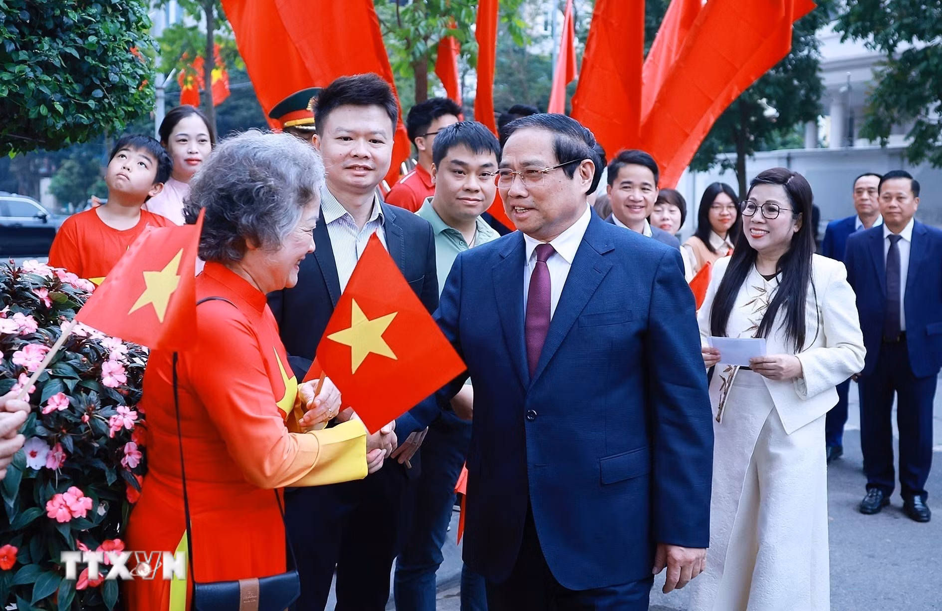 ttxvn-thu-tuong-kiem-tra-cong-tac-bau-cu-tai-phuong-tay-ho-ha-noi-3.jpg