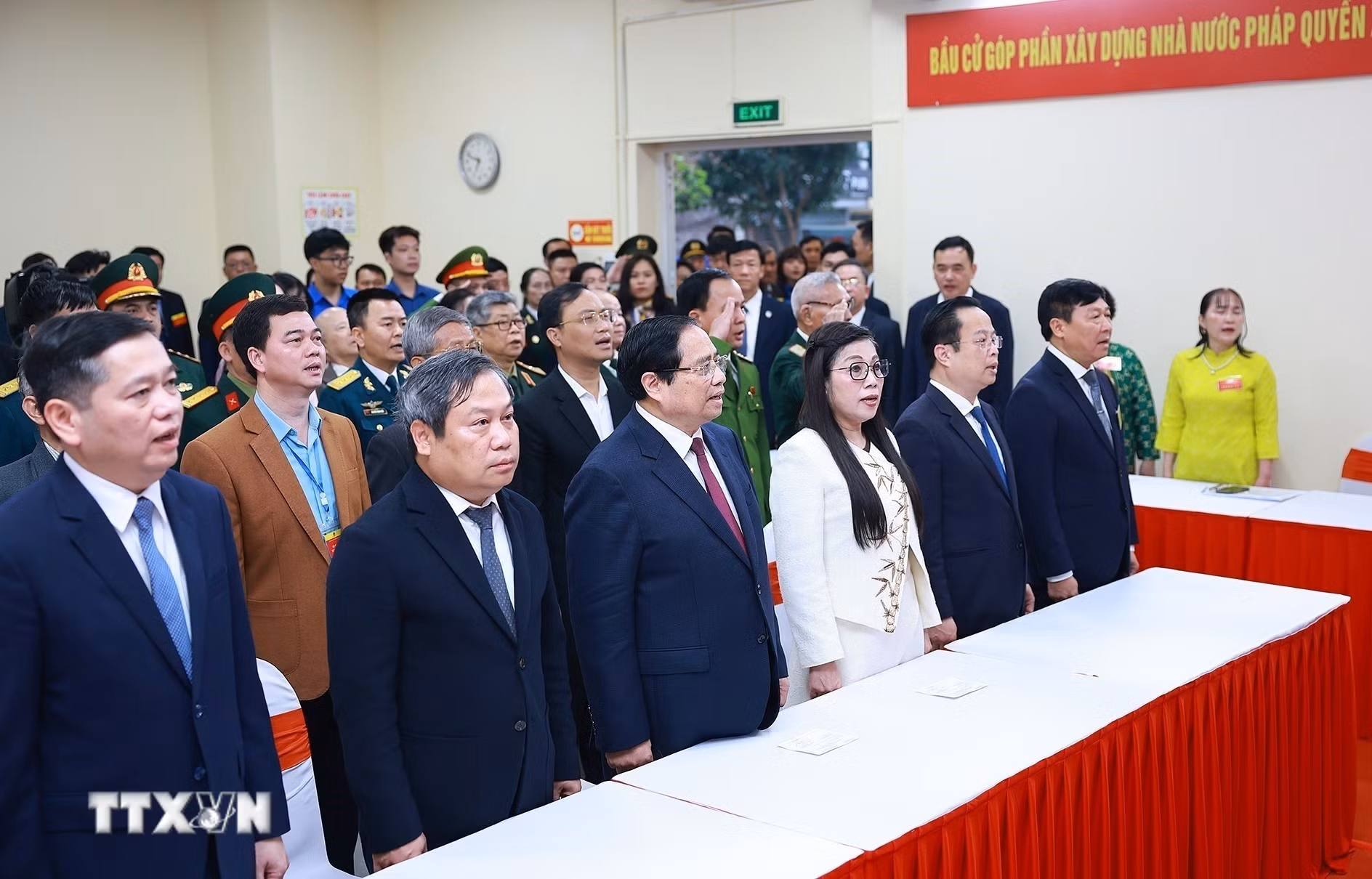 ttxvn-thu-tuong-pham-minh-chinh-bau-cu-tai-phuong-tay-ho-ha-noi-7.jpg